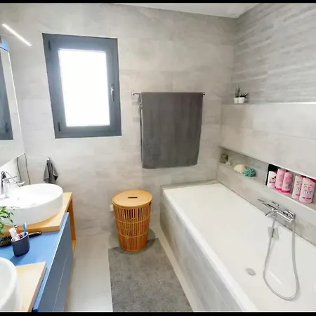 Moderne 6 Personnes
