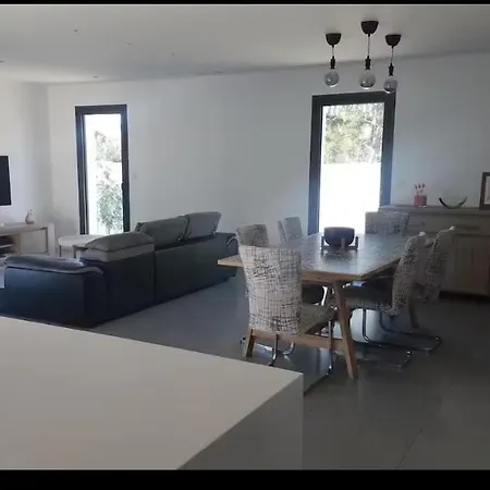 Moderne 6 Personnes